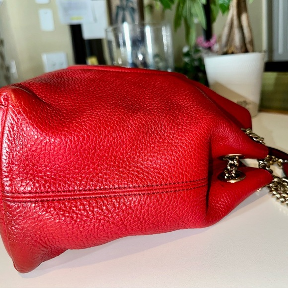Authentic Gucci Soho Red Leather Chain Shoulder Bag - Picture 4 of 10
